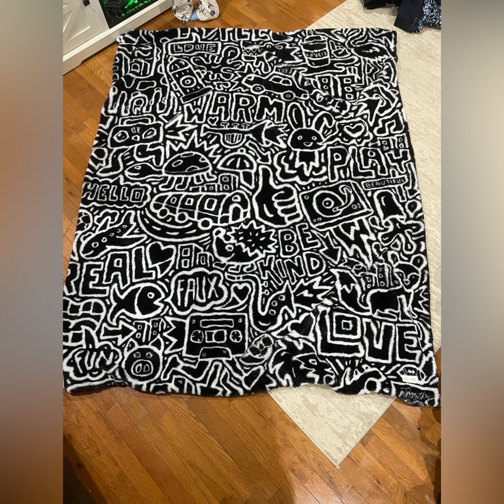 Unhide Timothy Goodman Collab Marshmallow Blanket- Graffiti Design- 60x80